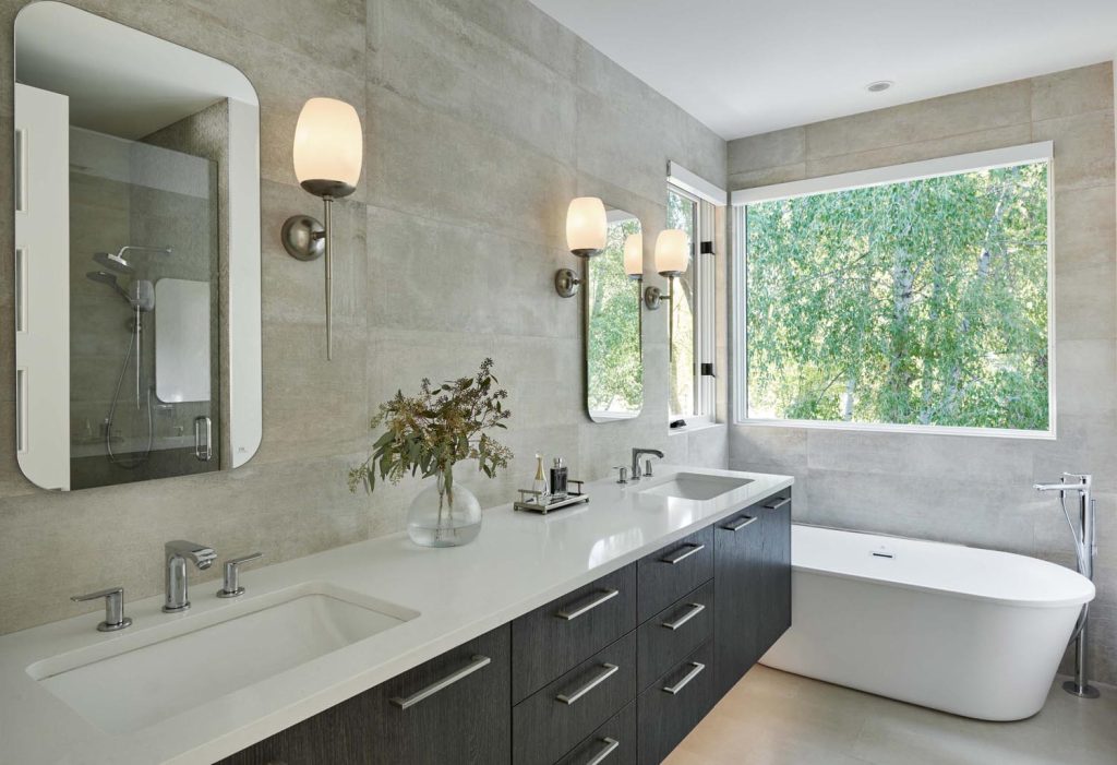 A freestanding tub and double-sink vanity