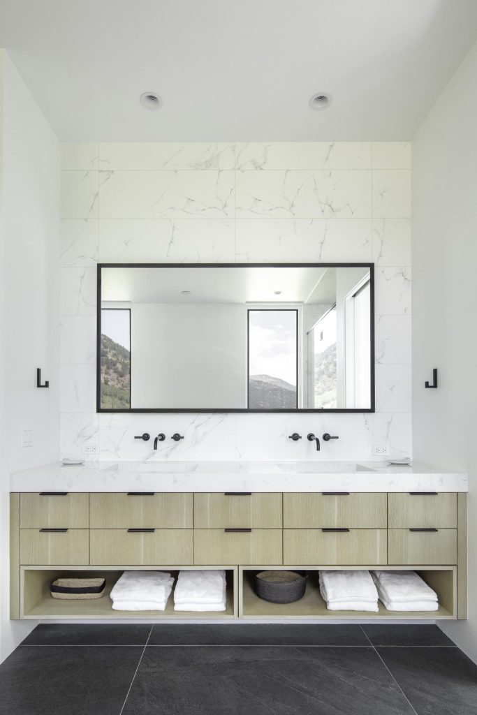 A white luxury bathroom