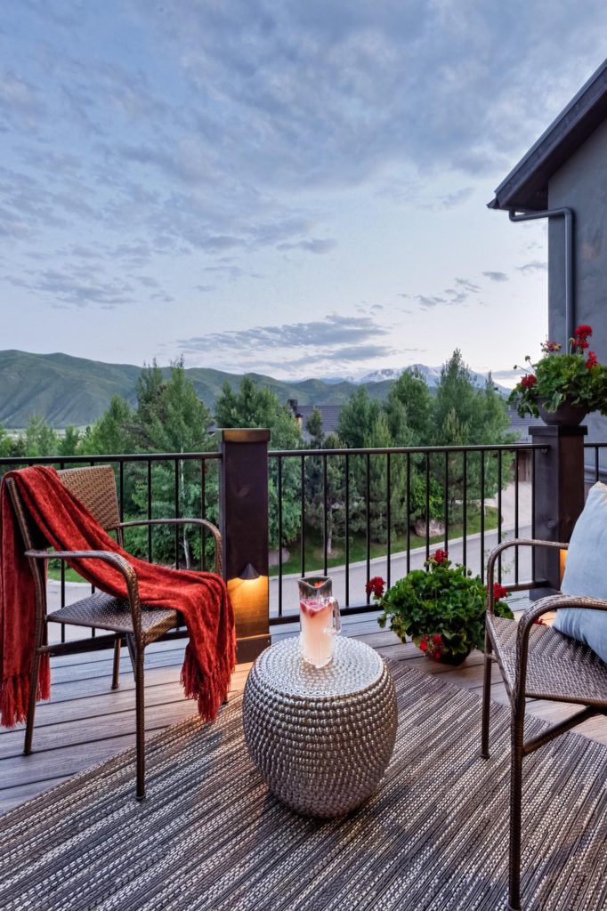 A beautiful deck overlooking the mountains